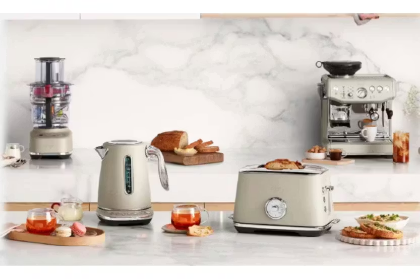 Sage the Toast Select Luxe Toaster | STA735ALM4GUK1 | Almond