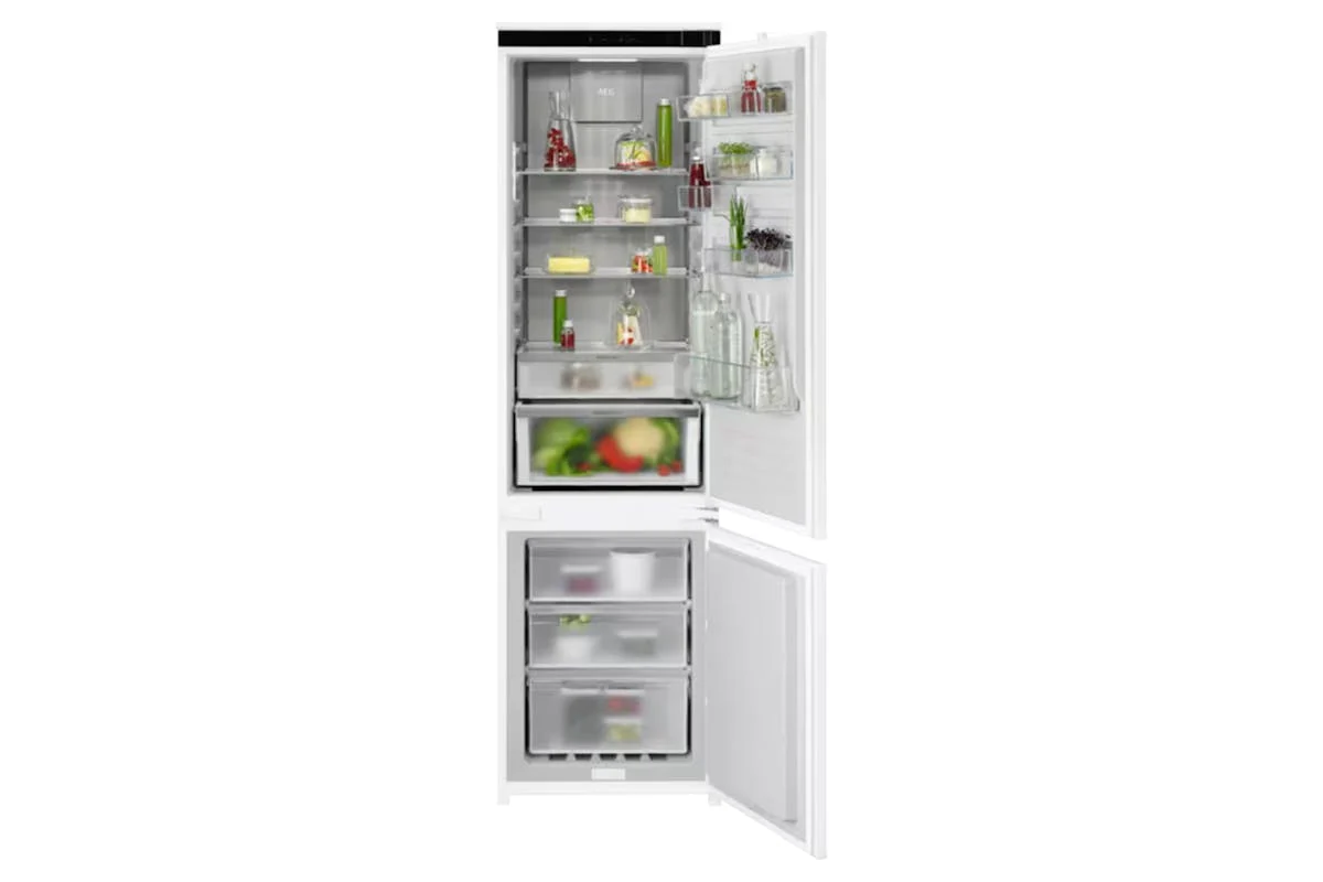AEG Series 8000 Integrated Fridge Freezer